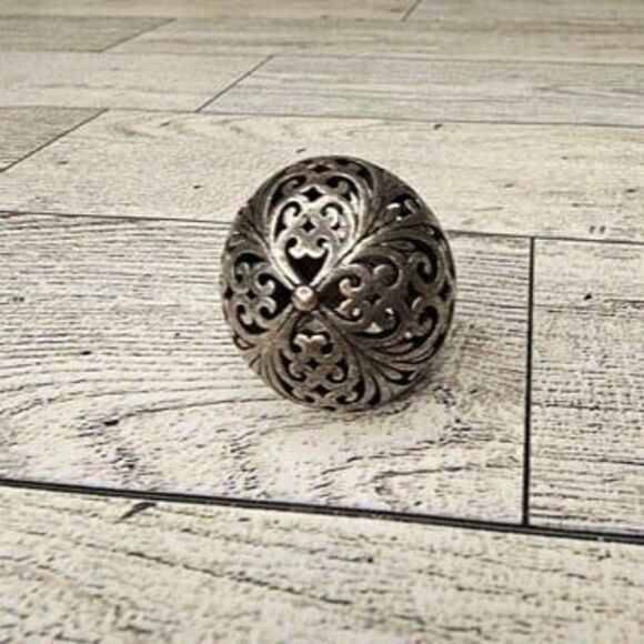 Lucky Brand Oversized Filigree Silver Tone Ring, Size 6 3/4 - Picture 2 of 5